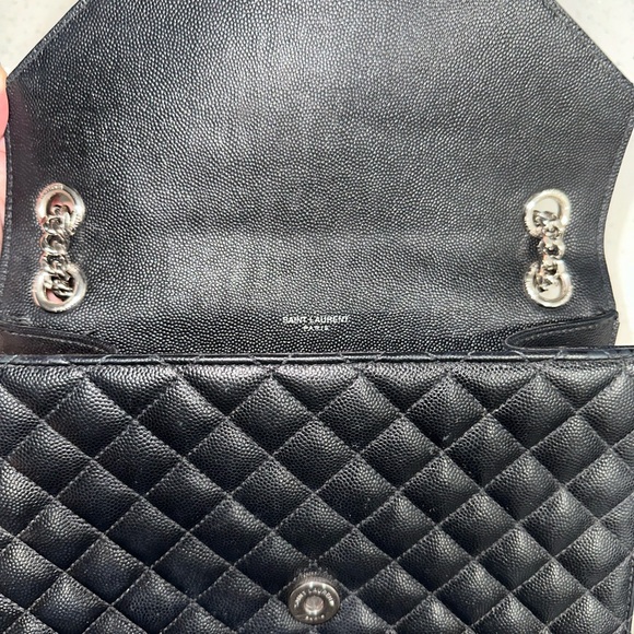 Saint Laurent 
Envelope Medium in Quilted Grain De Poudre Embossed Leather - Picture 10 of 14